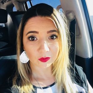 Meet your Posher, Debbie